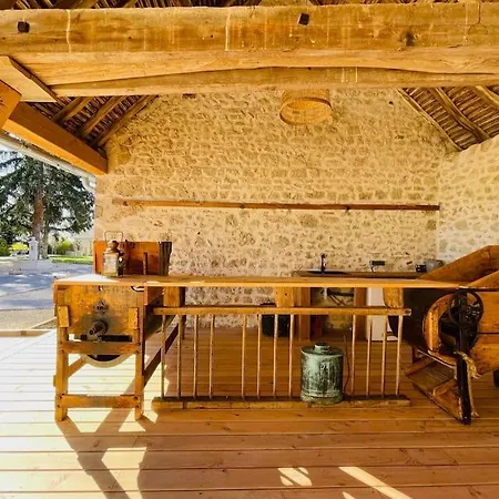 Le Des Bons Vivants Holiday home Montaigu-le-Blin